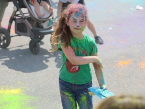 Фестиваль красок Холи – яркий праздник алданского лета