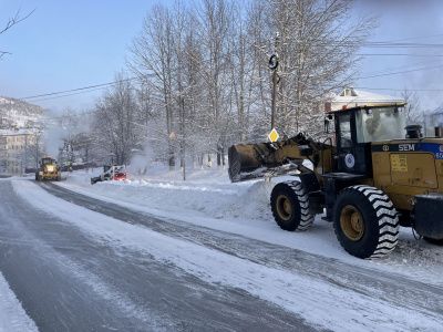 Работа по зимнему содержанию дорог продолжается