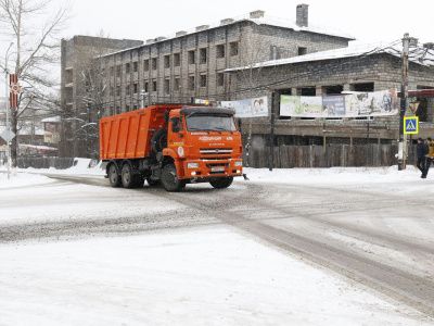 Ассоциация строителей АЯМ ведет снегоборьбу на улицах Алдана