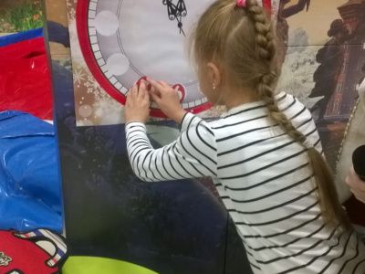 Как маленькие алданцы помогли Деду Морозу волшебные часы починить