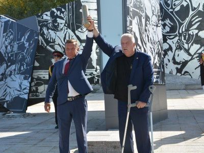 В Алдане торжественно открыли стелу «Город трудовой доблести»