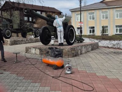 Наш долг – украсить обелиски и поклониться павшим до земли…